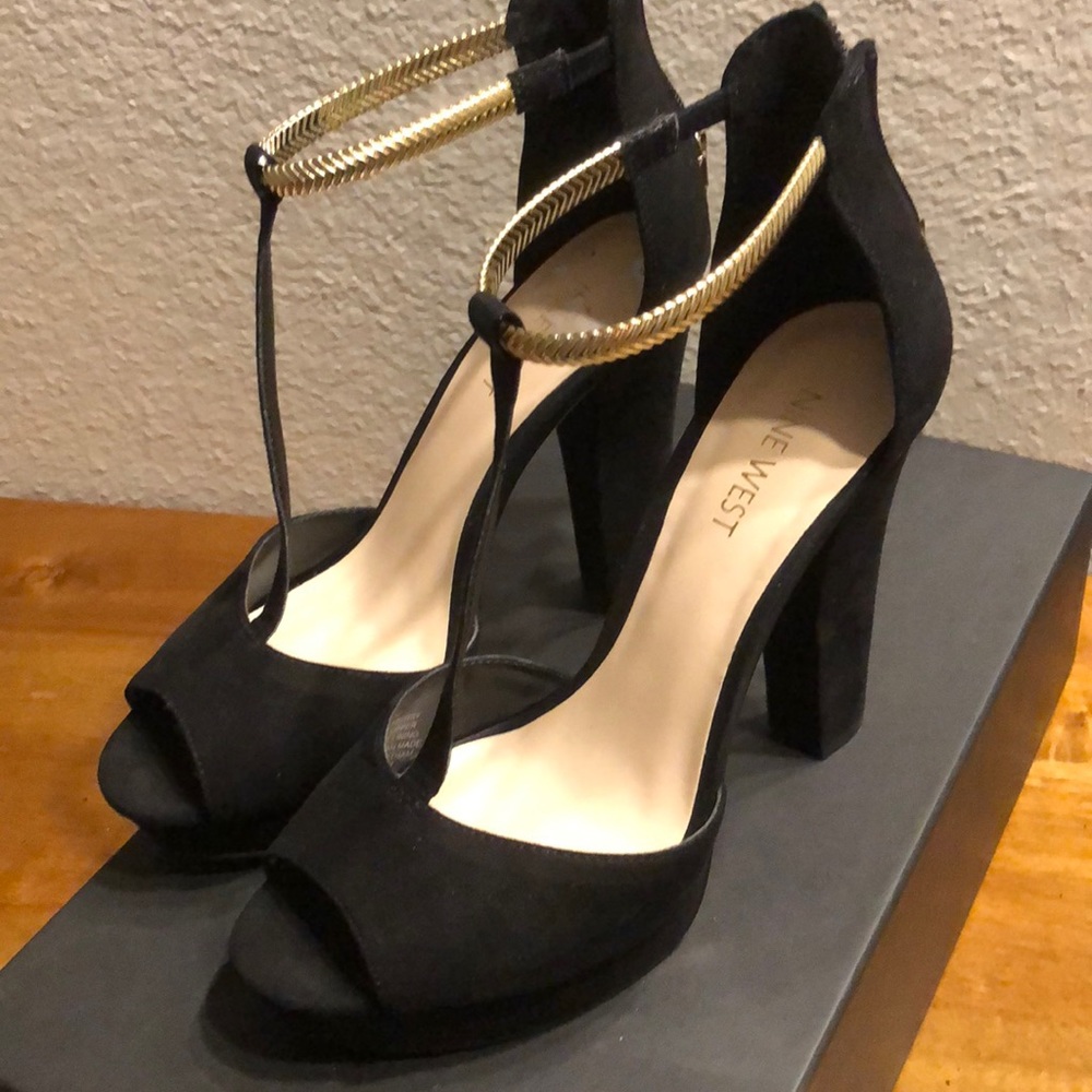 NINE WEST BLACK SUEDE SHIES SZ 7